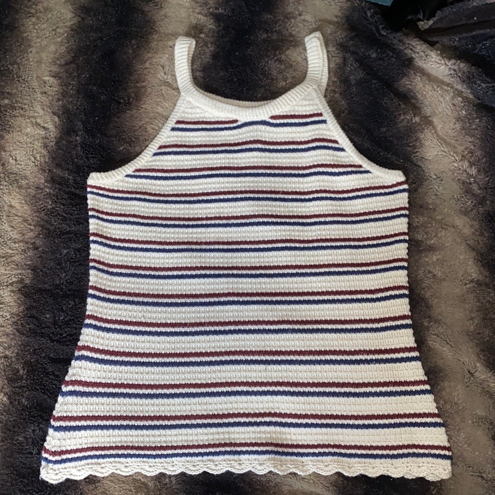 M tank top.